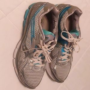 Saucony Hurricane 14 women's running sneakers 9
